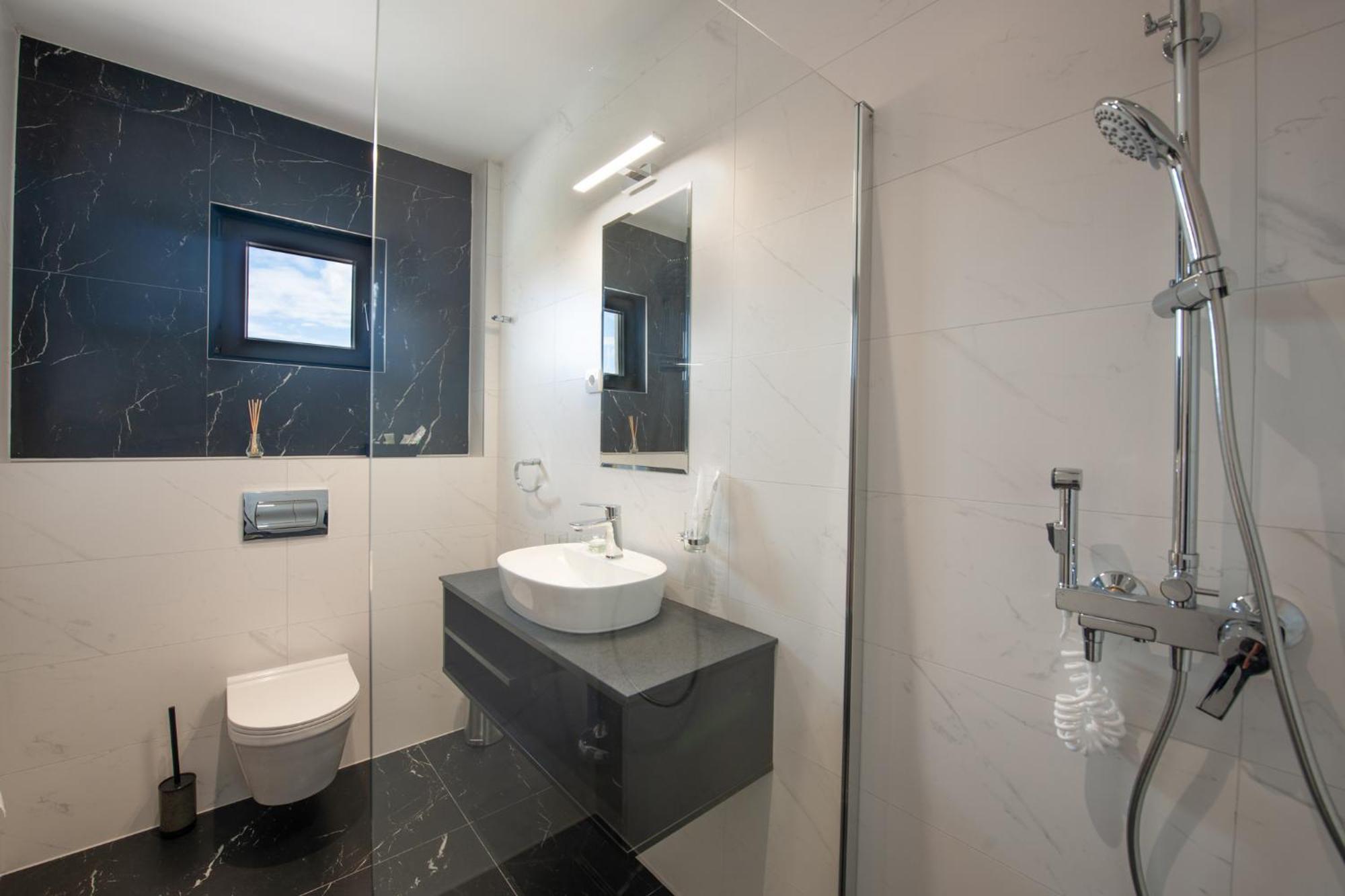 Hotel Kralj Kraljevo Bilik gambar