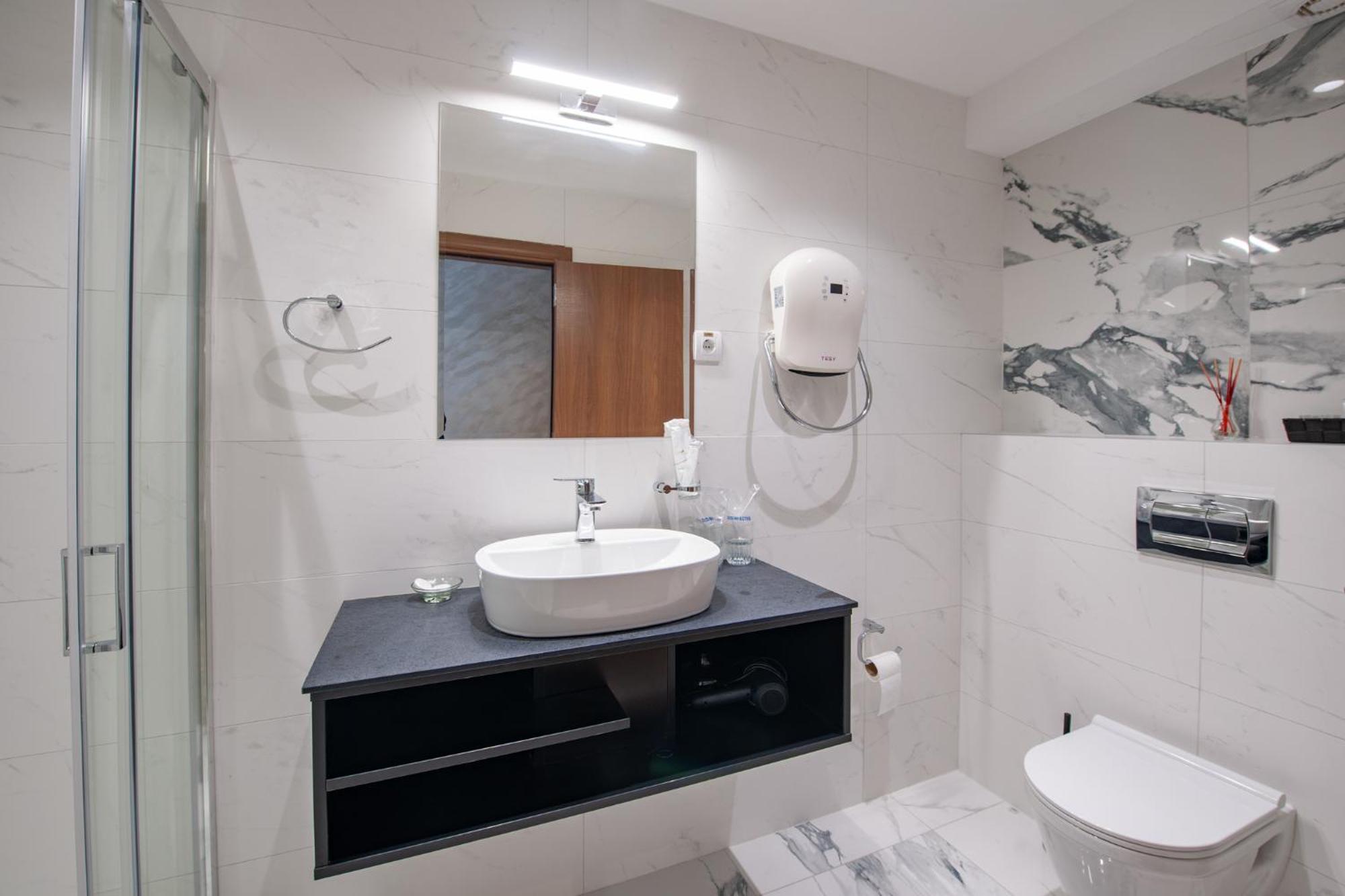 Hotel Kralj Kraljevo Bilik gambar