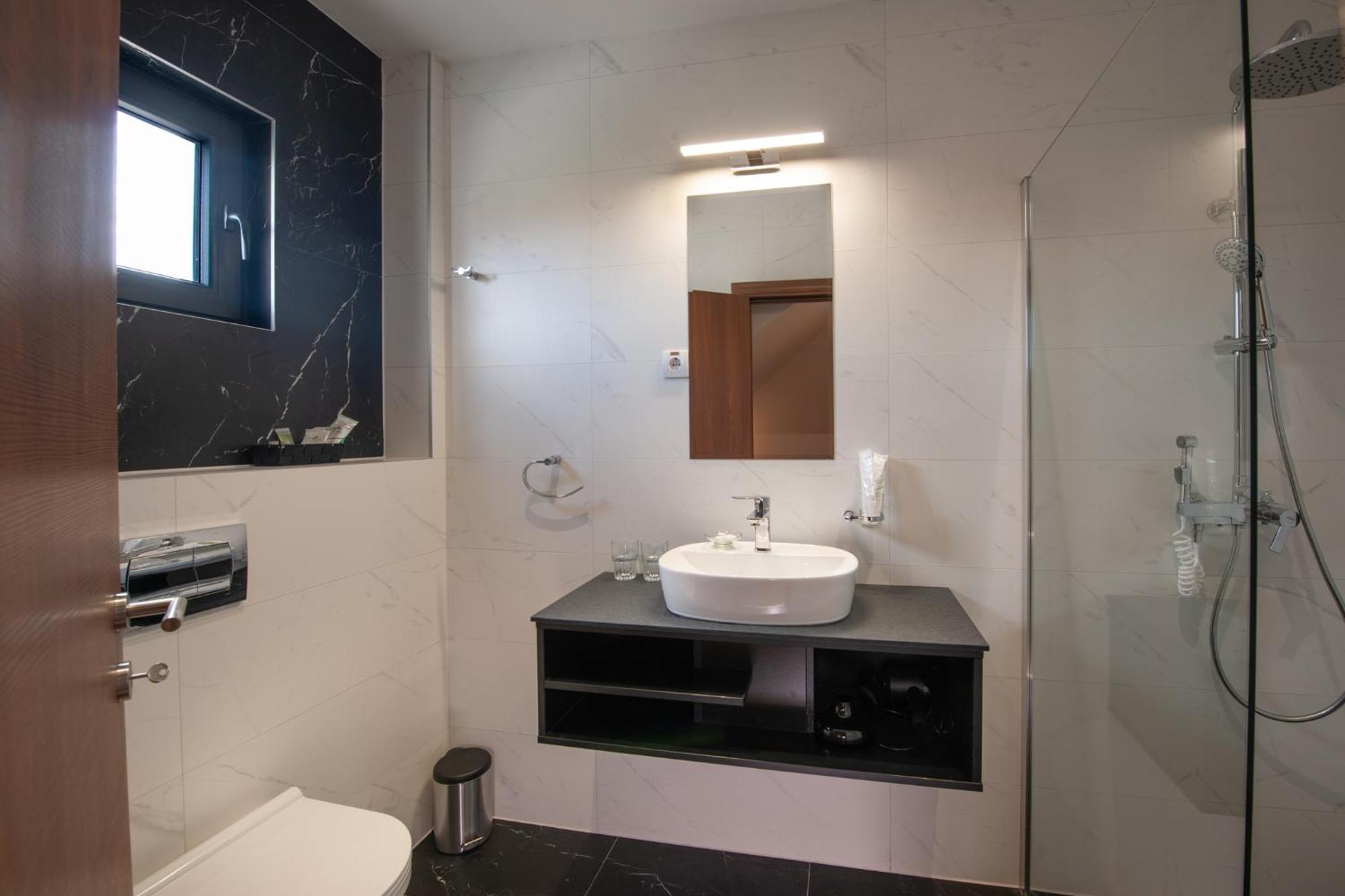 Hotel Kralj Kraljevo Bilik gambar