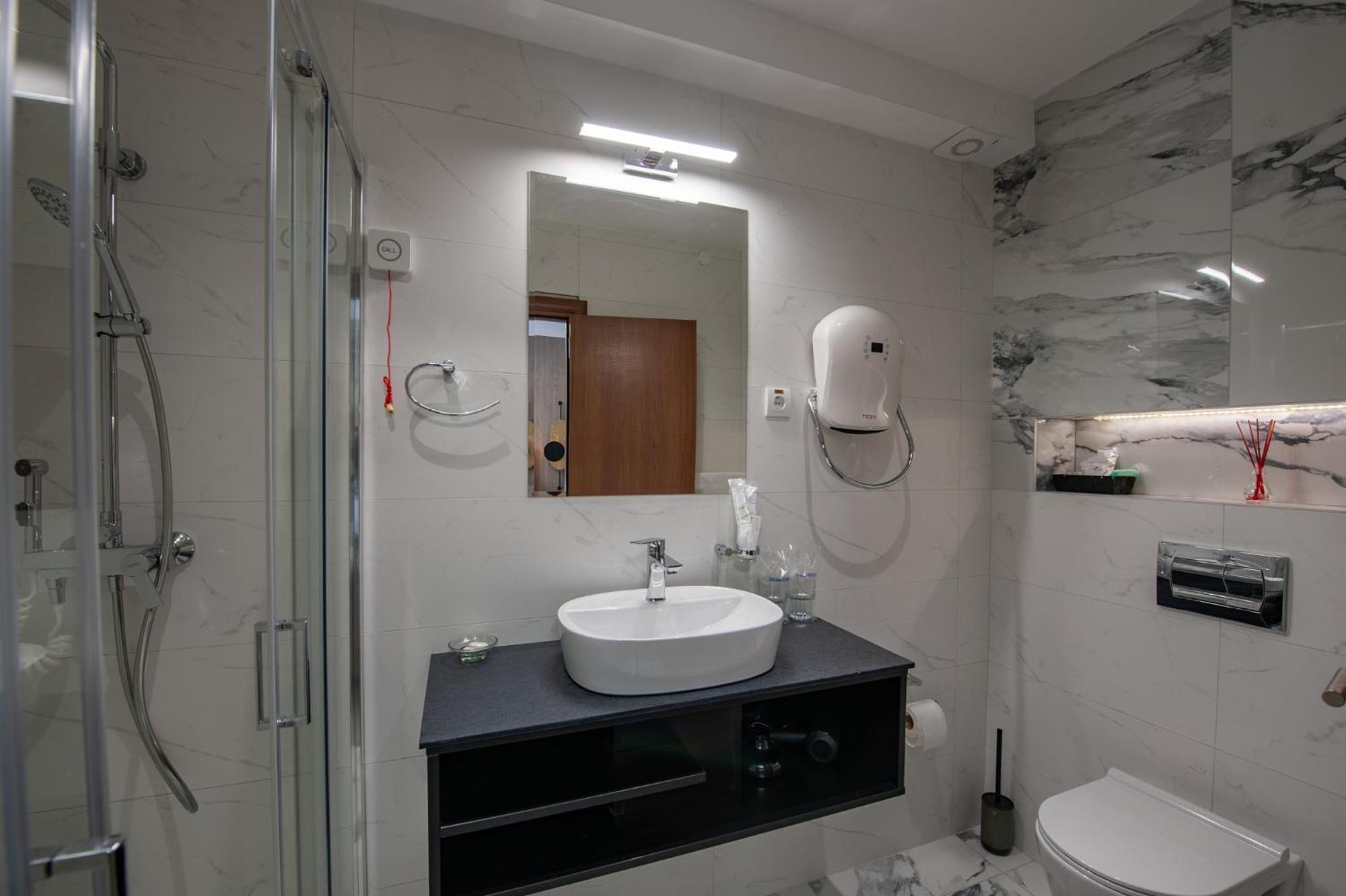 Hotel Kralj Kraljevo Bilik gambar